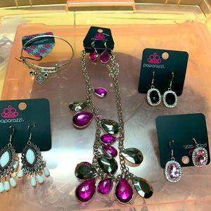 40 pieces of paparazzi jewelry brand new with tags and in individual bags